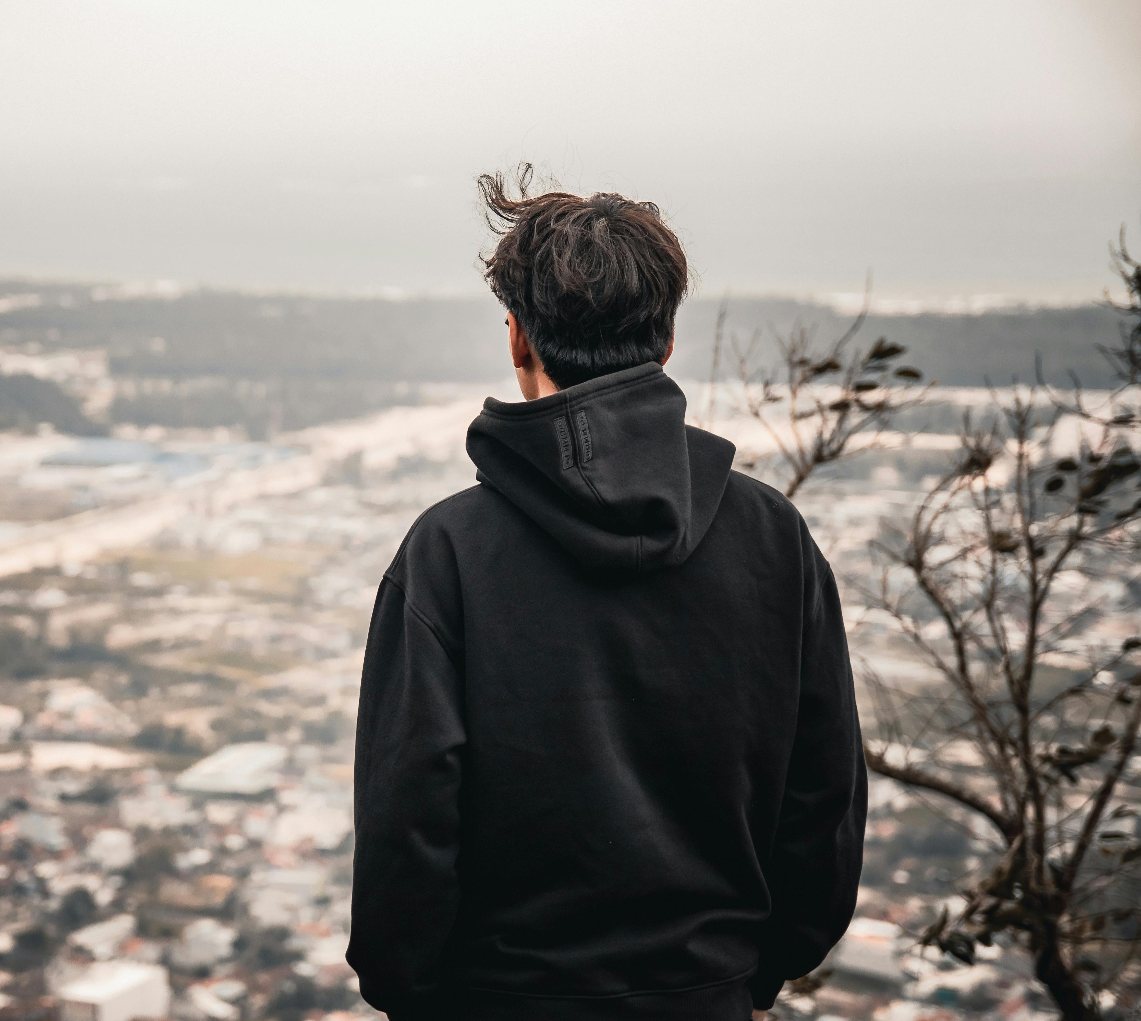 Back of a man standing at the sea